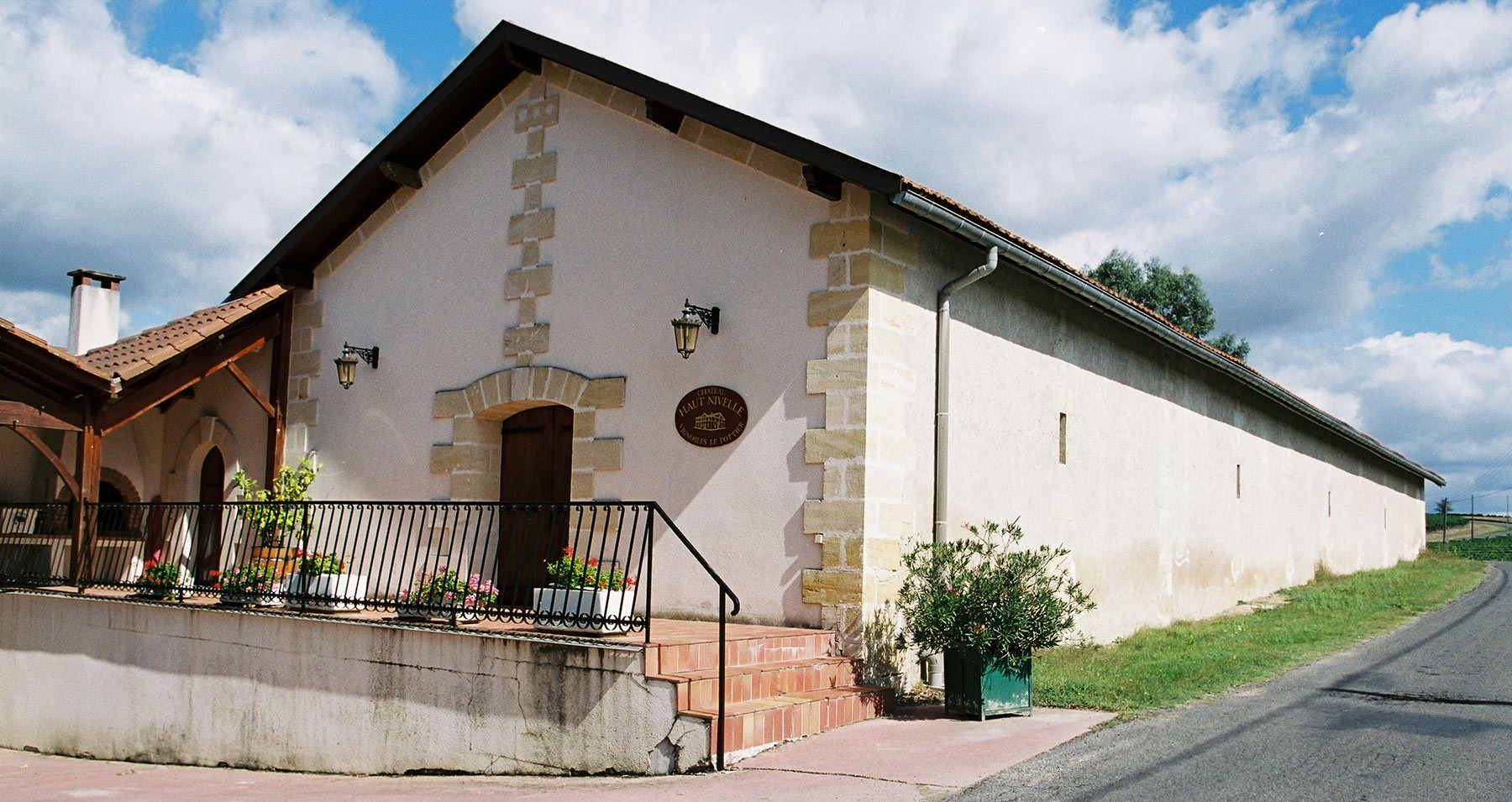 Entrée du chai